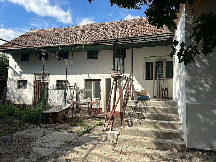 Casă cu 2 camere cu Teren 1000 Mp în Șercaia