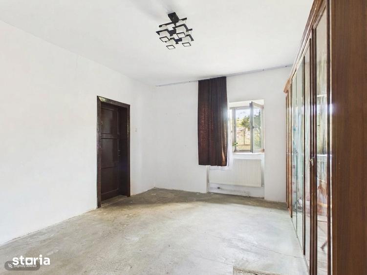 Casă cu 7 camere cu Teren 90000 Mp în Central
