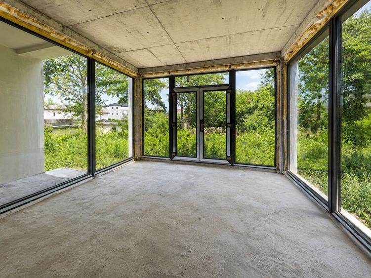 Casă individuală cu 9 camere cu Piscina în Ghermănești
