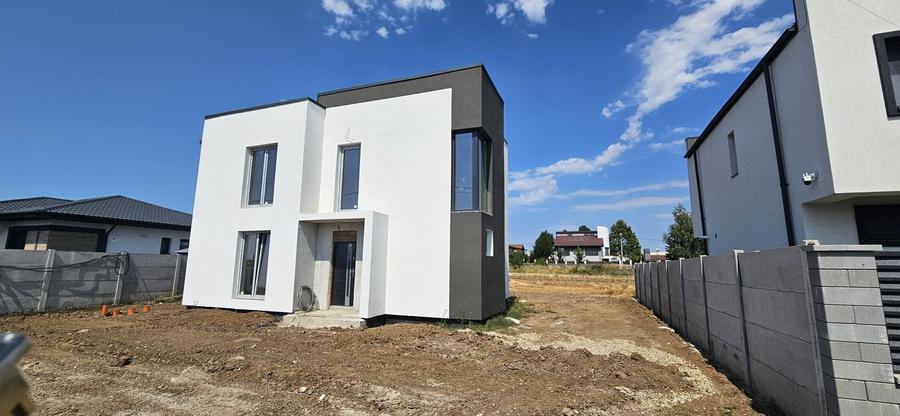 Casă cu 4 camere în Berceni
