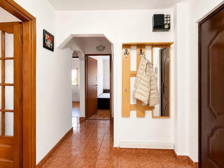 Apartament cu 3 camere decomandat în Lipovei
