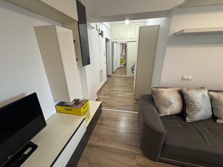 Apartament cu 2 camere semidecomandat în Păcii