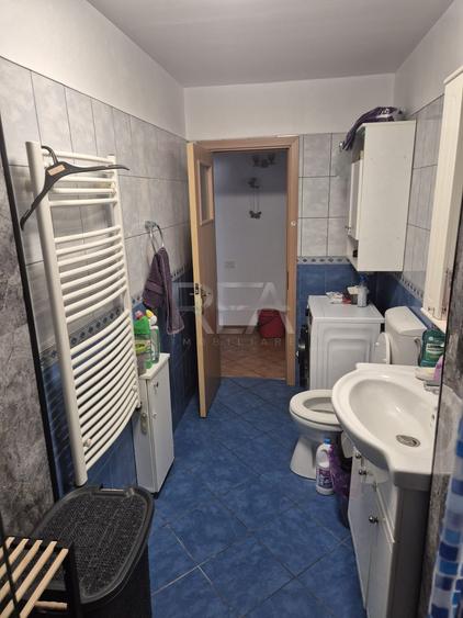 Apartament cu 3 camere semidecomandat, mobilat în Colentina
