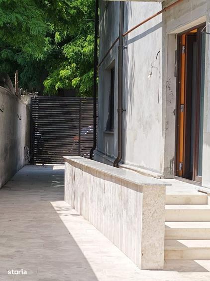 Casă cu 3 camere cu Teren 300 Mp în Central