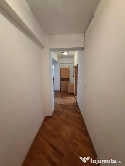 Apartament cu 3 camere decomandat în Boul Roșu