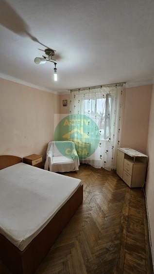 Apartament cu 2 camere decomandat în Roman