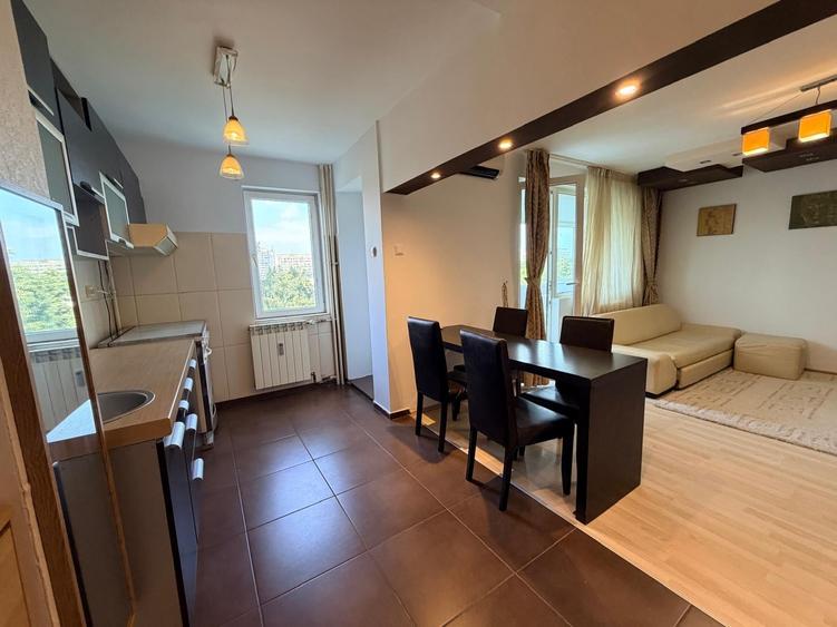 Apartament cu 3 camere semidecomandat în Titan