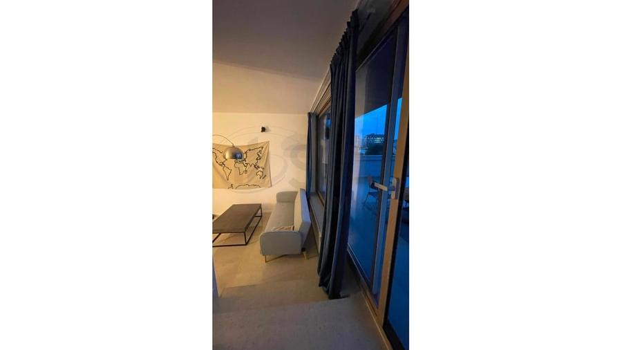 Apartament cu 4 camere decomandat în Polonă