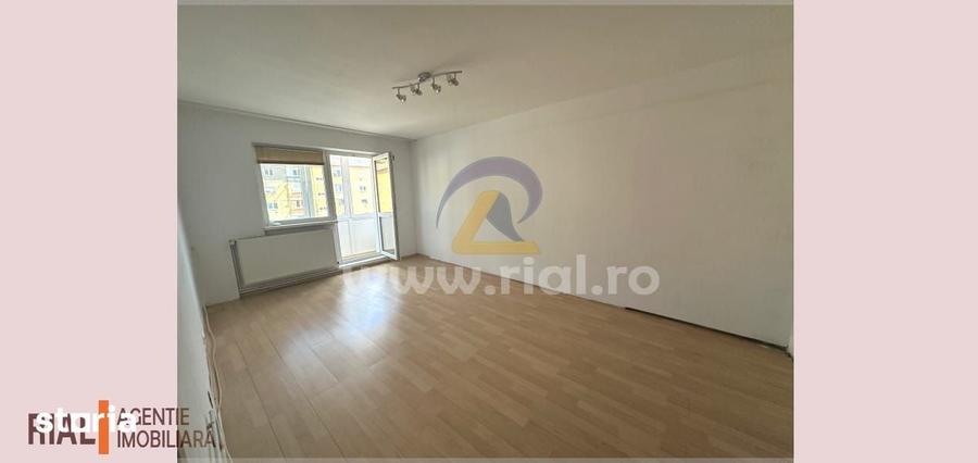 Apartament cu 3 camere decomandat în Vitrometan
