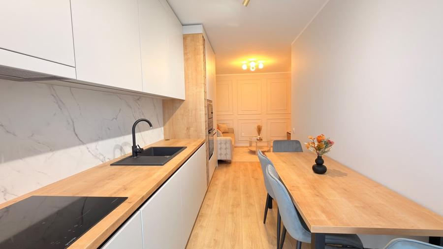 Apartament cu 3 camere semidecomandat în Florești