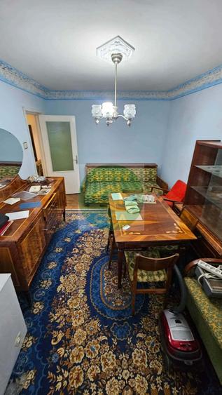 Apartament cu 4 camere decomandat în Central