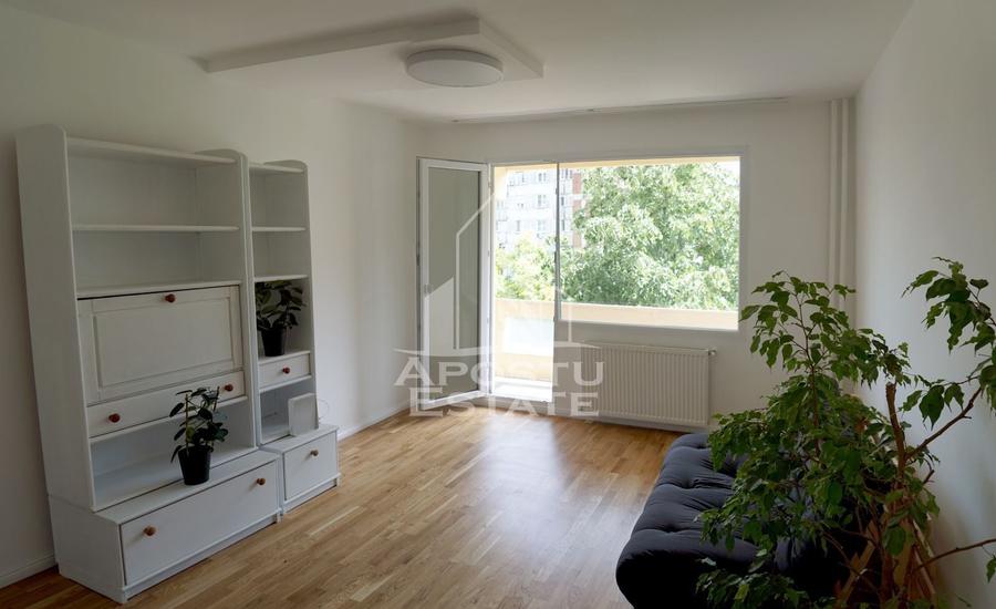 Apartament cu 3 camere semidecomandat, mobilat în Circumvalațiunii