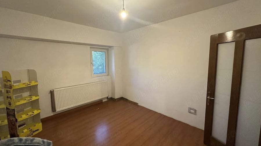 Apartament cu 3 camere nedecomandat în Central