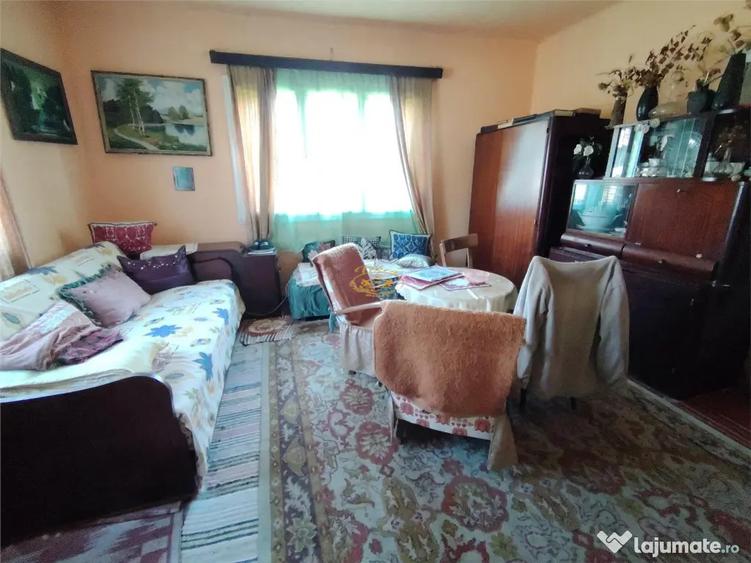 Casă cu 3 camere cu Teren 1215 Mp în Ditrău
