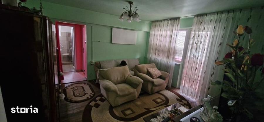 Apartament cu 3 camere semidecomandat în Central