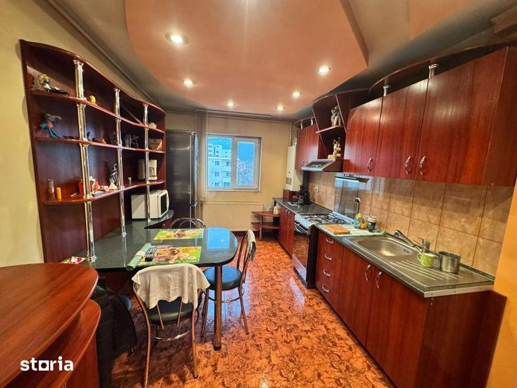 Apartament cu 4 camere decomandat în Central