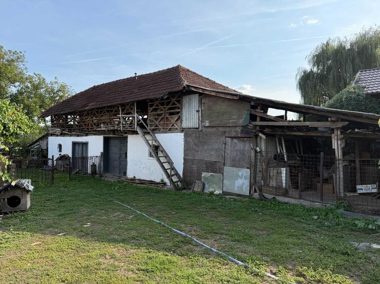 Casă cu 4 camere în Bunești
