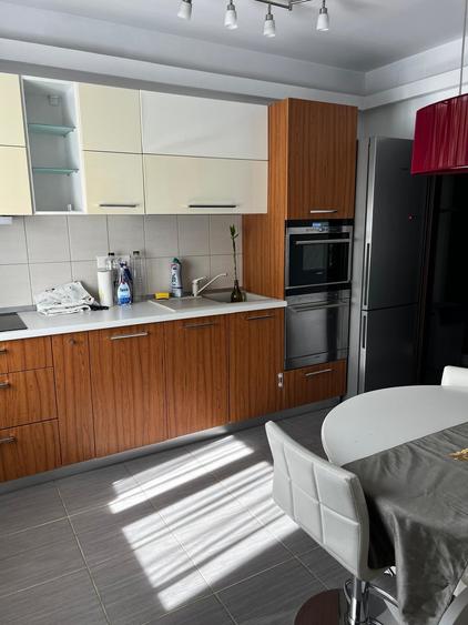 Apartament cu 3 camere în Băneasa