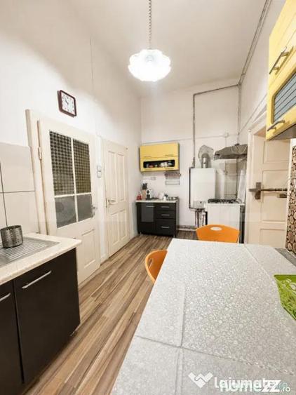 Apartament elegant cu 3 camere, situat ultracentral, la etaj - 5