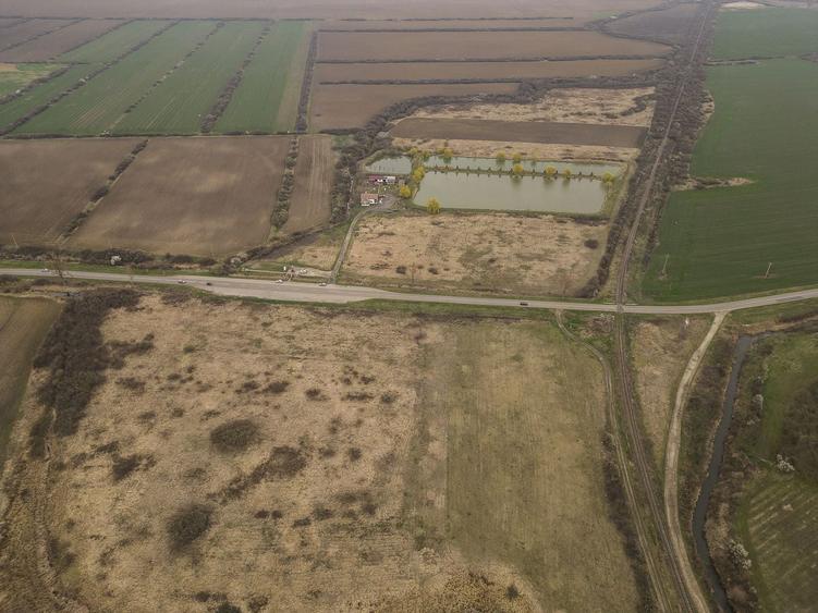 Teren agricol extravilan de 8600 mp, în Central