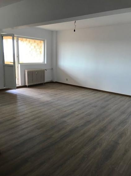 Apartament cu 4 camere decomandat în Pantelimon