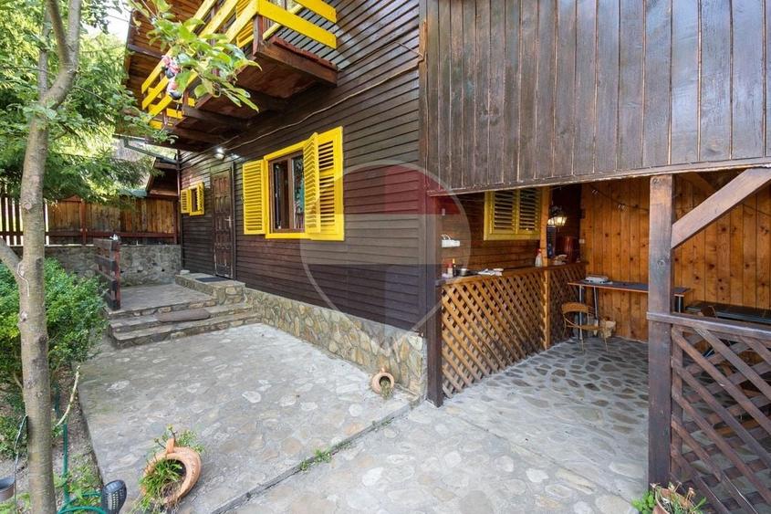 Casă individuală cu 3 camere cu Teren 214 Mp în Central