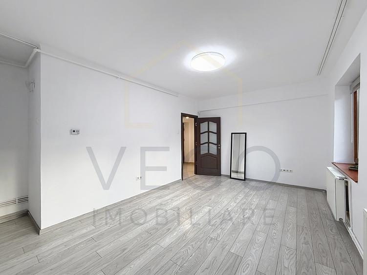 Birou, de 33 mp, în Central