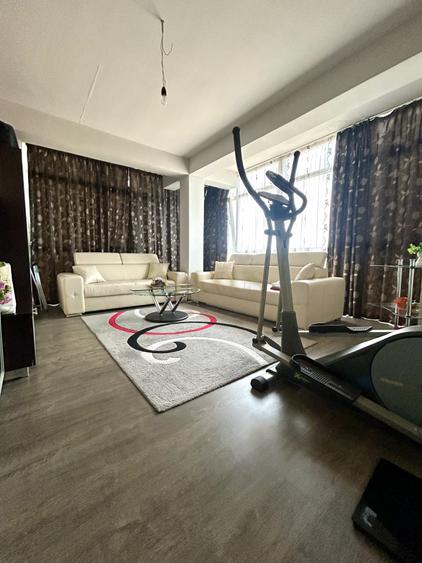 Apartament cu 3 camere decomandat, mobilat în Florești