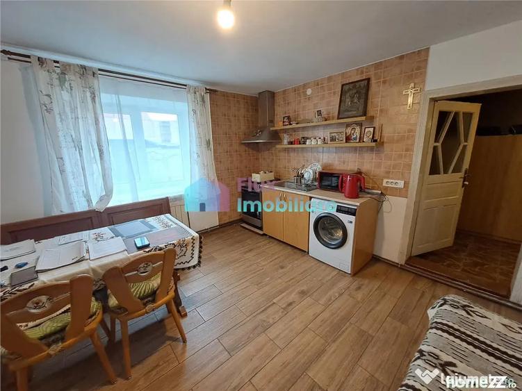 Casă cu 5 camere cu Teren 800 Mp în Cornu Luncii