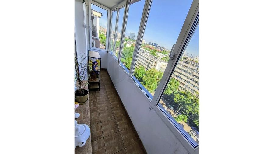 Apartament cu 4 camere decomandat, mobilat în Ștefan cel Mare