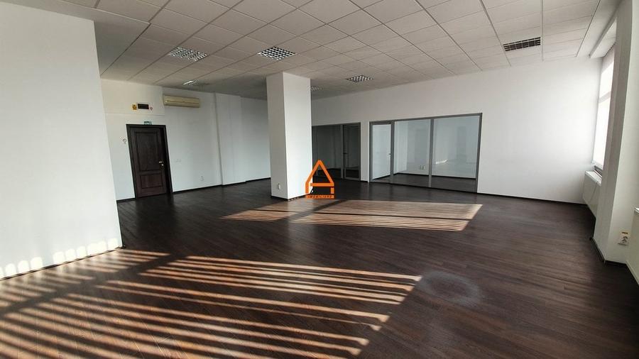 Birou, de 360 mp, în Podu Roș