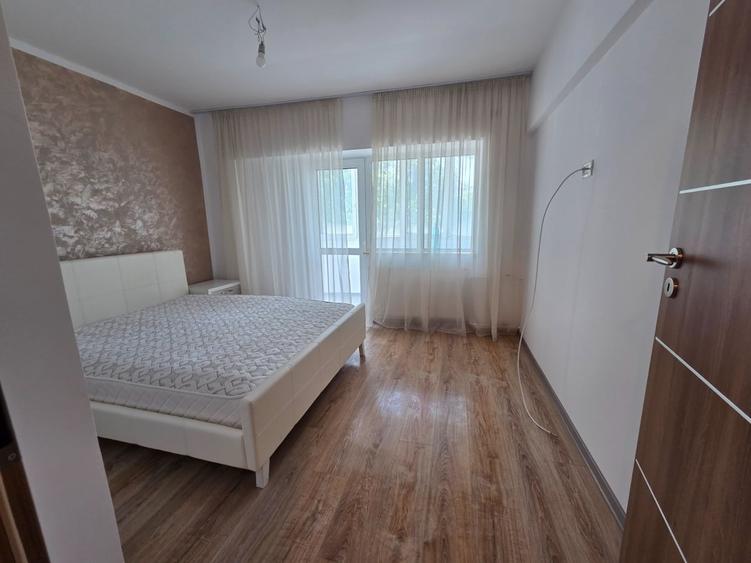 Apartament cu 4 camere decomandat în Doamna Ghica