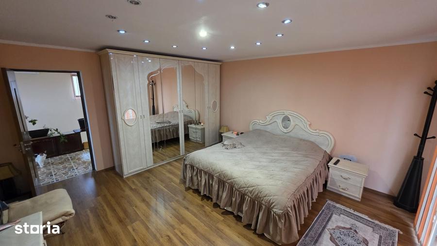 Casă cu 6 camere cu Teren 960 Mp în Câmpineanca