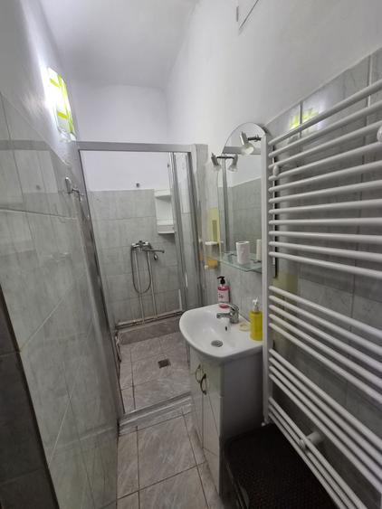 Garsonieră decomandată în Central