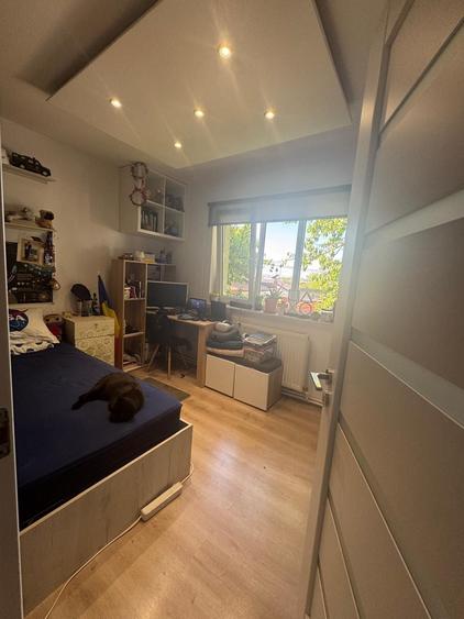 Apartament cu 4 camere decomandat în Șcheia