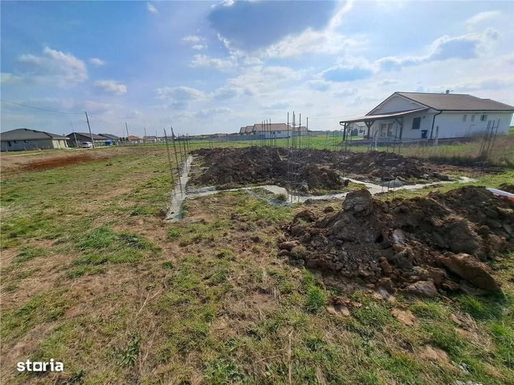 Casă cu 4 camere cu Teren 811 Mp în Biharia