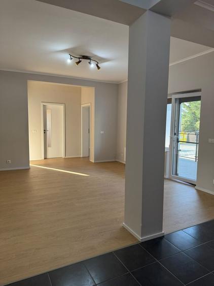 Apartament cu 3 camere decomandat în Giroc