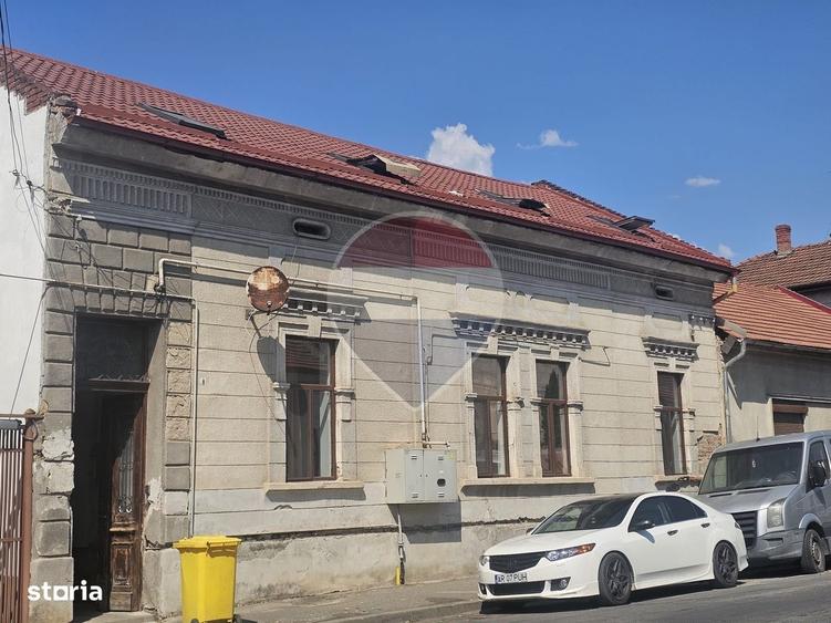 Casă cu 4 camere cu Teren 396 Mp în Central