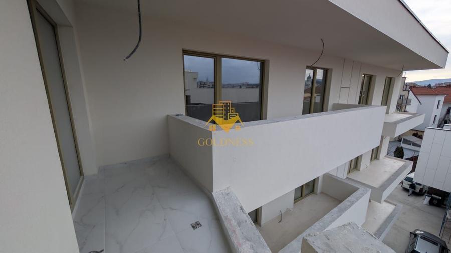 Apartament cu 4 camere semidecomandat, mobilat în Central