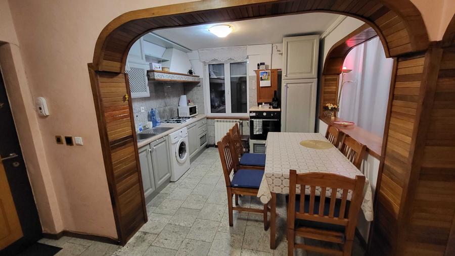 Apartament cu 3 camere semidecomandat în Ultracentral