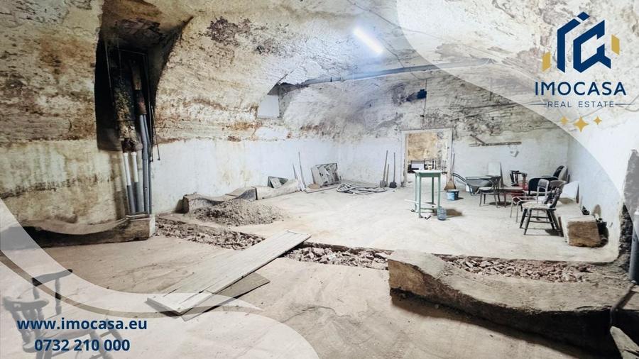 Spațiu comercial, de 280 mp, în Central