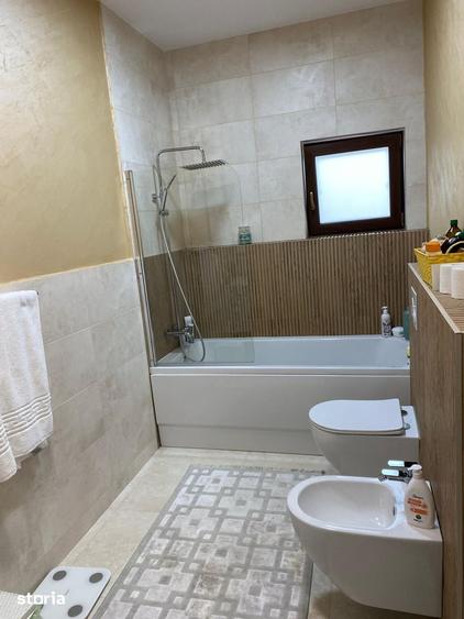 Casă cu 5 camere cu Teren 415 Mp în Central