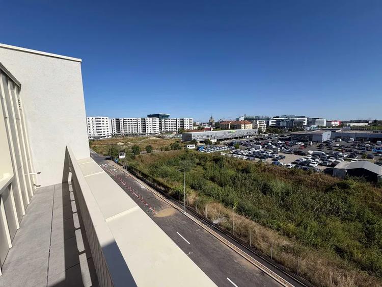 Penthouse cu 3 camere semidecomandat în Pipera