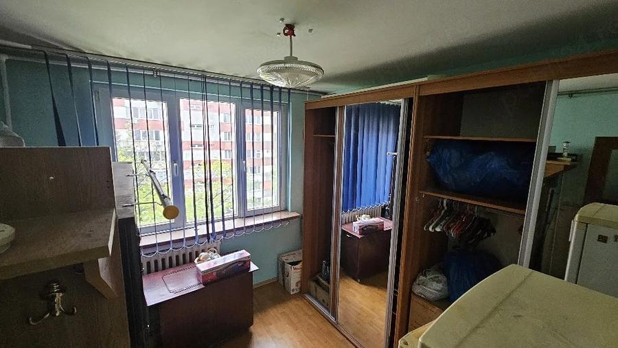 Apartament cu 3 camere decomandat în Alexandriei