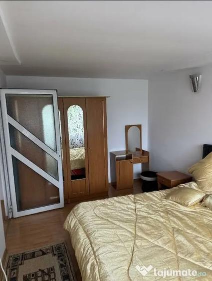 Apartament cu 3 camere semidecomandat în Ultracentral