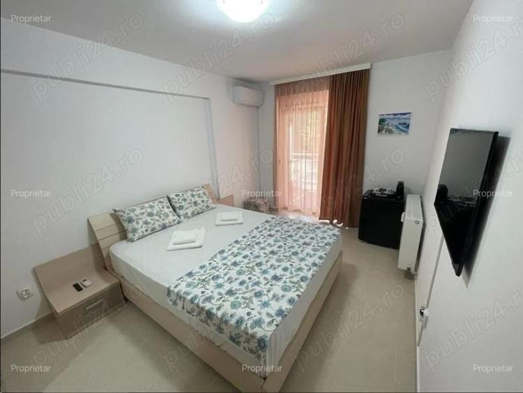 Apartament cu 3 camere decomandat în Neptun