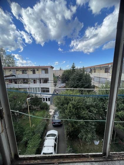 Apartament cu 2 camere semidecomandat în Florilor