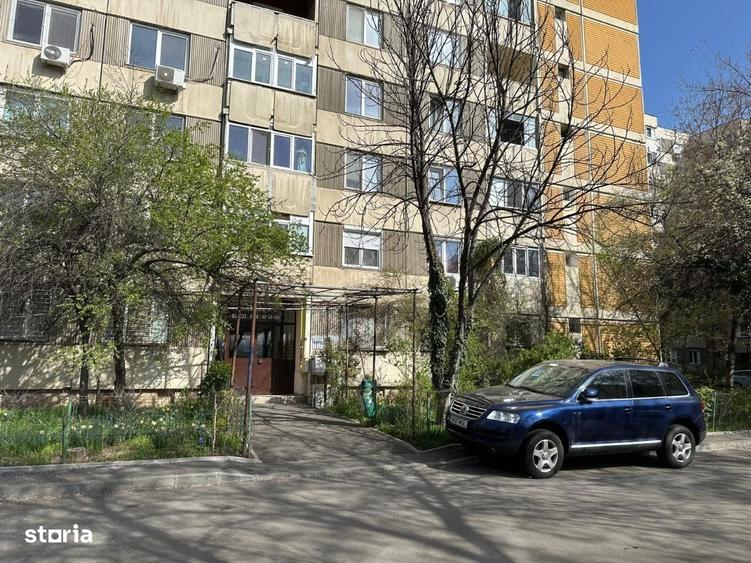 Apartament cu 4 camere decomandat în Drumul Taberei