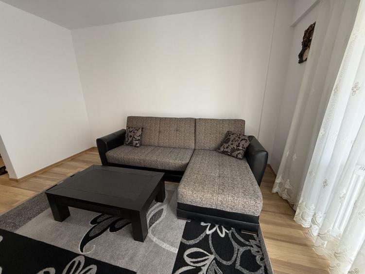 Apartament cu 2 camere semidecomandat, mobilat în Central