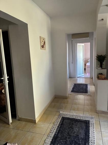 Apartament cu 3 camere decomandat în Faleza Nord